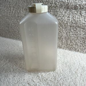 Vintage Rubbermaid 2 Quart 64 Oz Servin Saver MixerMate Drink/Pitcher/Bottle